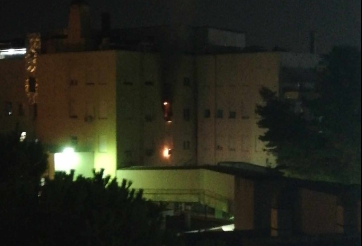 Φωτιά στο νοσοκομείο Νίκαιας: Χωρίς πυρανίχνευση η πτέρυγα που ξέσπασε η φωτιά
