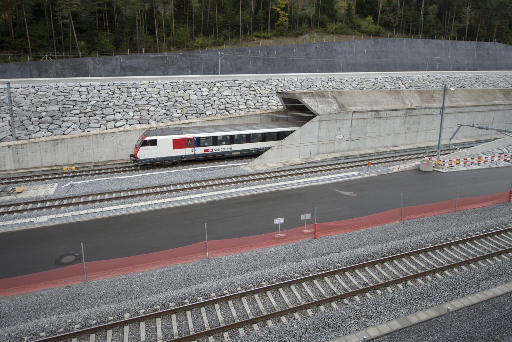 Ελβετία: Κλείνει η μεγαλύτερη σιδηροδρομική σήραγγα του κόσμου μετά από ατύχημα