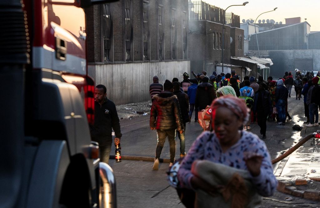 Ασύλληπτη τραγωδία στη Νότια Αφρική: 52 νεκροί μετά από φωτιά σε πενταώροφο κτίριο