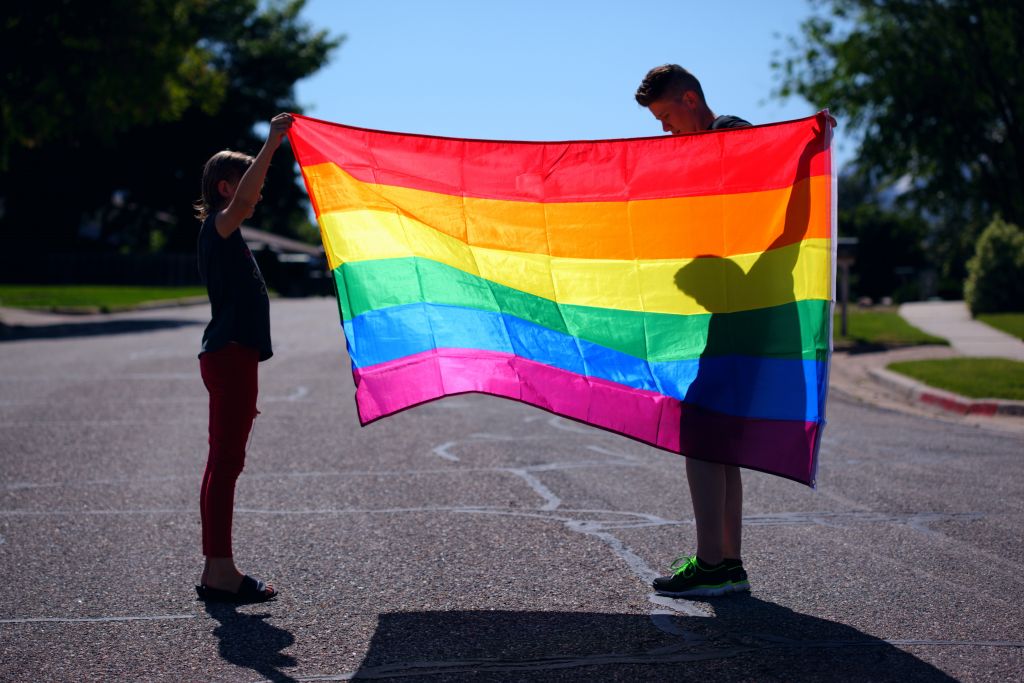 Una coppia gay vince una causa in tribunale contro la Meloni