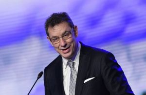 Αλμπερτ Μπουρλά: Ο CEO με το χαρτοφυλάκιο 203 δισ. και την αμύθητη περιουσία