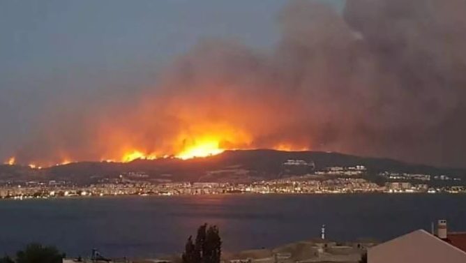 Πυρκαγιές στην Τουρκία: Ξανάνοιξαν τα Δαρδανέλια
