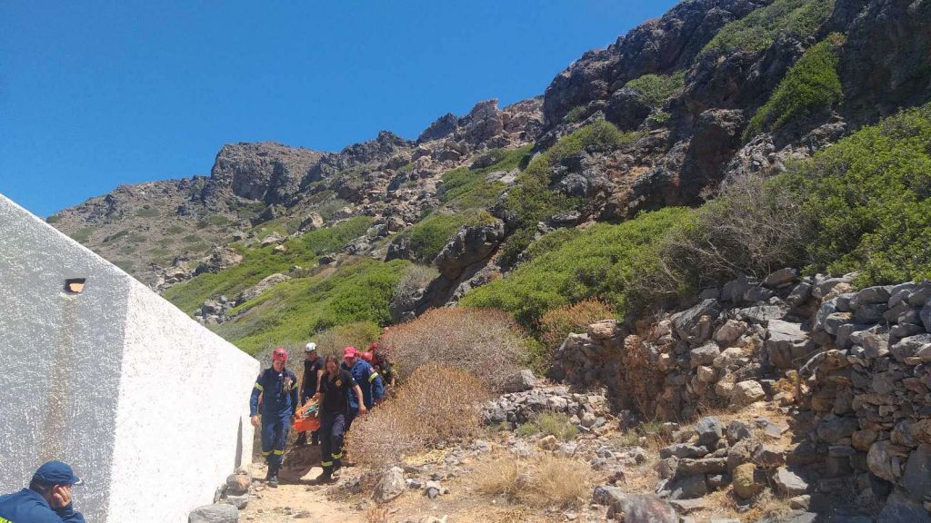 Διάσωση στο Λασίθι: Νεαρή τουρίστρια έπεσε σε βάθος 2 μέτρων μέσα στο σπήλαιο της Μιλάτου