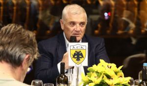 Η νταμπλούχος με 391 εκ. ευρώ στα φέσια ΑΕΚ και ο τζάμπα μάγκας Μελισσανίδης 