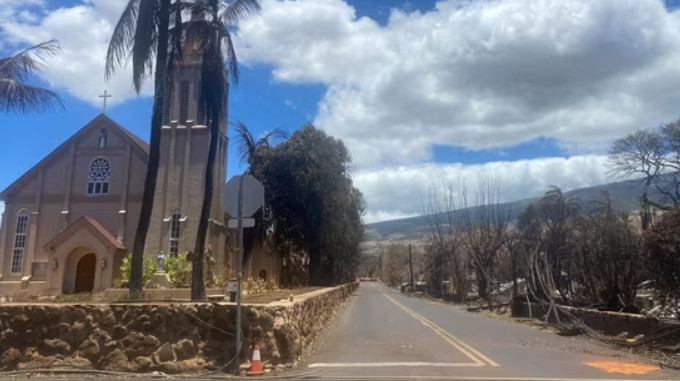 Ιστορική εκκλησία γλίτωσε από την πύρινη λαίλαπα στη Χαβάη