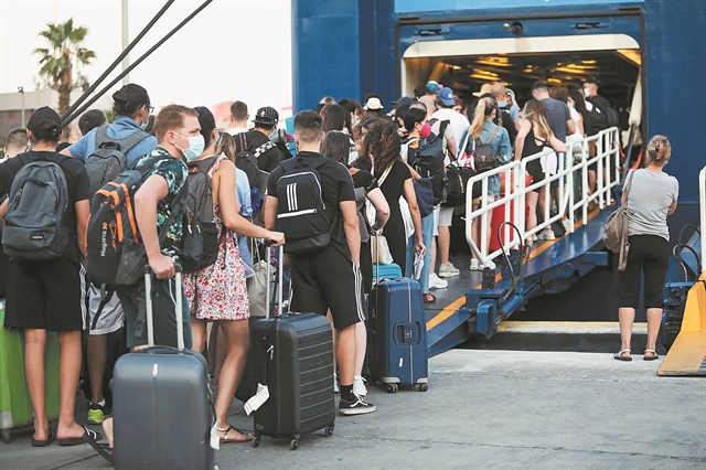 Αυξημένη κίνηση και στα τρία μεγάλα λιμάνια