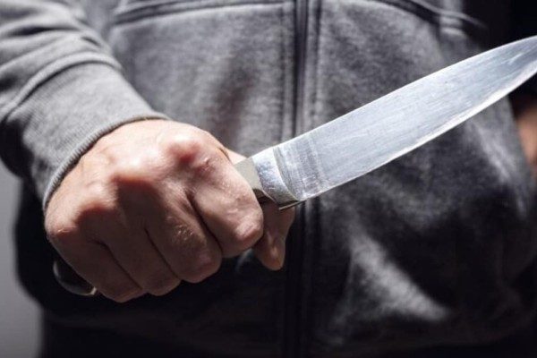 Κυνηγούσε την πρώην σύντροφό του κρατώντας με μαχαίρι στο κέντρο της Λάρισας