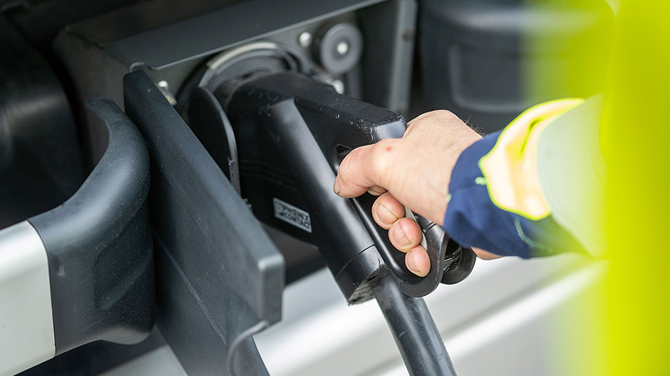 Ταξίδι με το ΙΧ: Πόσο κοστίζει το φουλάρισμα με ντίζελ, βενζίνη και ηλεκτρικό
