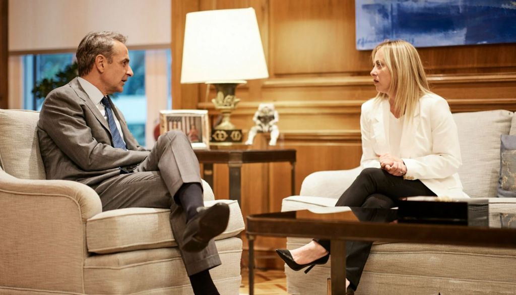 Συνάντηση Μητσοτάκη – Μελόνι: Διμερείς σχέσεις, ενέργεια και μεταναστευτικό στο επίκεντρο του δείπνου εργασίας