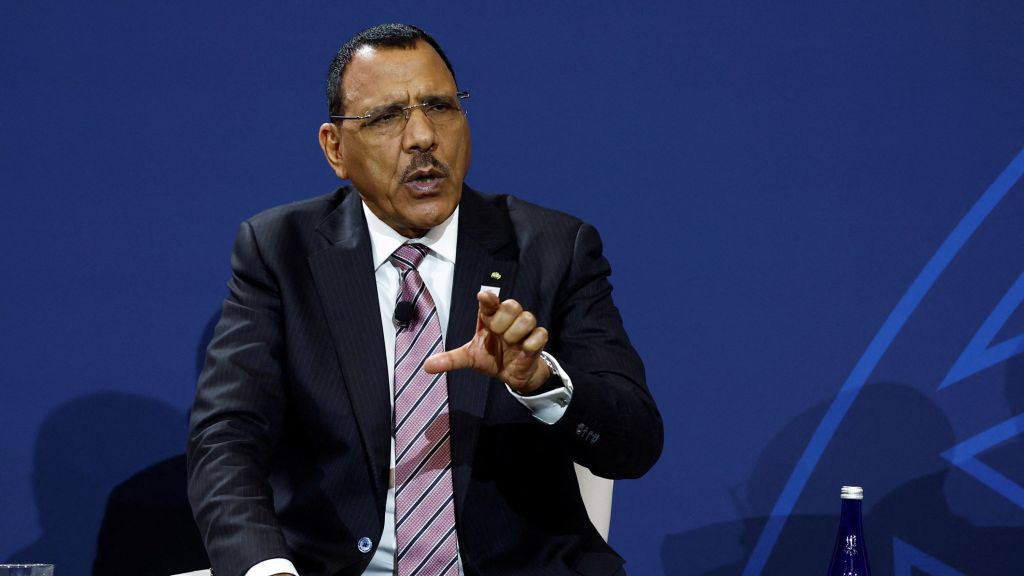 Πραξικόπημα στον Νίγηρα: Θα είναι «σοβαρές οι συνέπειες» αν επιδεινωθεί η κατάσταση του προέδρου Μπαζούμ, λέει η ΕΕ