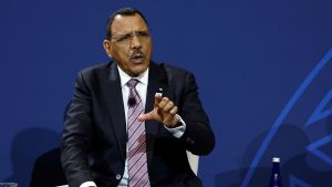Νίγηρας: Οι πραξικοπηματίες θα δικάσουν τον ανατραπέντα πρόεδρο για «εσχάτη προδοσία»