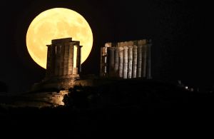 Το «φεγγάρι του Οξύρρυγχου» δεσπόζει στον καλοκαιρινό ουρανό