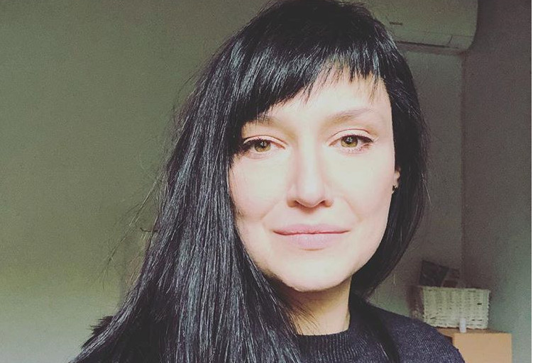 Χυδαία επίθεση στην Αθηναΐδα Νέγκα για τη λεύκη – «Αριστερή γεροντοκόρη με τατουάζ και λεπρό δέρμα»