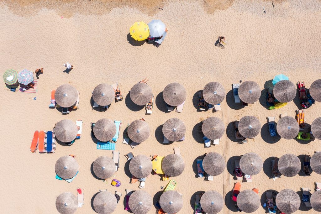 5.000 τετραγωνικά απελευθερώθηκαν μόνο σε Πάρο και Αντίπαρο