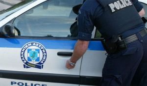 Κολωνός: Αιματηρή συμπλοκή  με έναν τραυματία