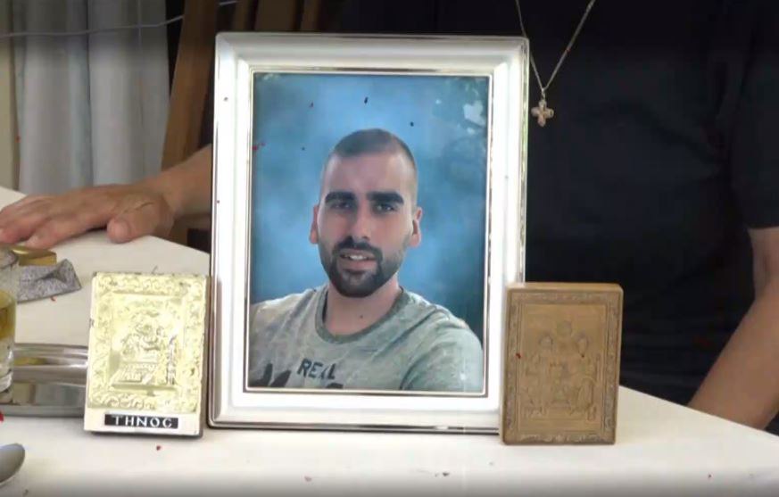 Συγκλονίζει η μητέρα του Μιχάλη Κατσουρή – «Ψάχνω στα βίντεο τον δολοφόνο του γιου μου»