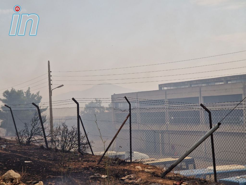 Φωτιές: Στο στρατόπεδο Καποτά οι φλόγες