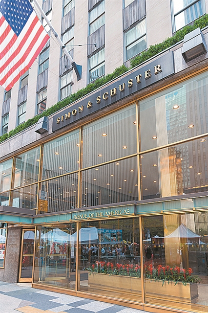 Η Paramount πούλησε τις εκδόσεις Simon & Schuster