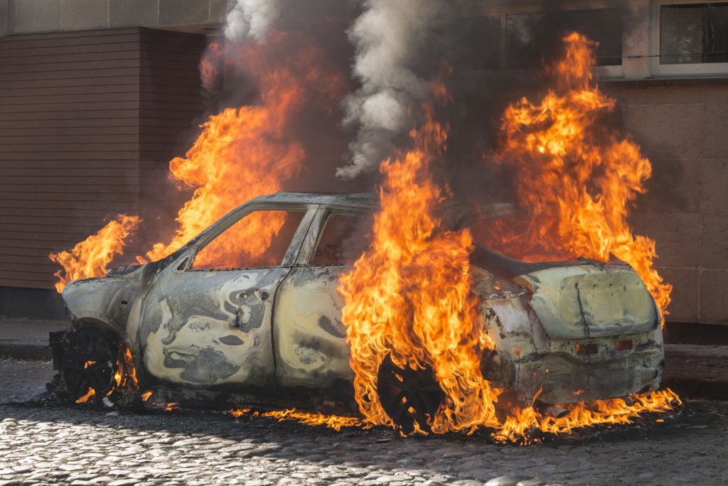 Νεκρή γυναίκα μετά από τροχαίο – Τυλίχτηκε στις φλόγες το αυτοκίνητό της