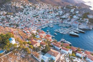 Η αστραφτερή γοητεία της Υδρας, η γιορτή των μουσείων στο Βερολίνο…