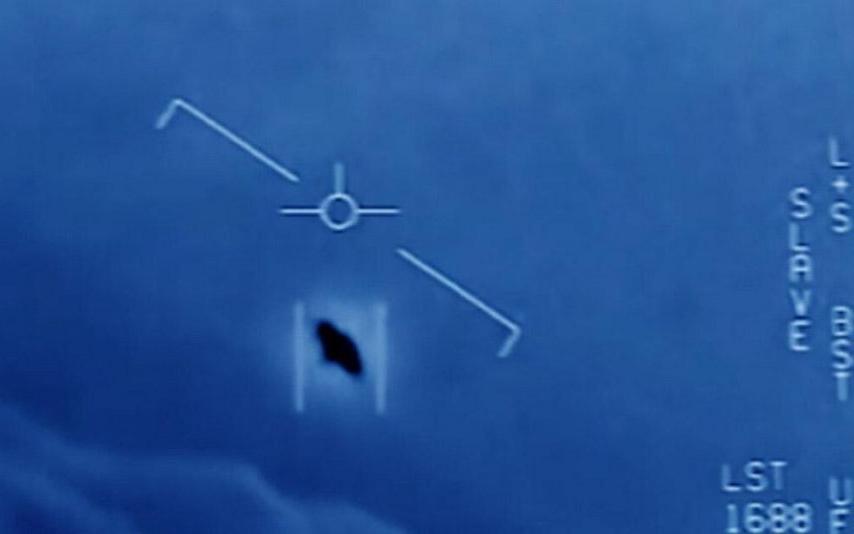 Συντρίμμια UFO και αερομαχίες με εξωγήινους – Τραβηγμένοι ισχυρισμοί σε ακρόαση του Κογκρέσου
