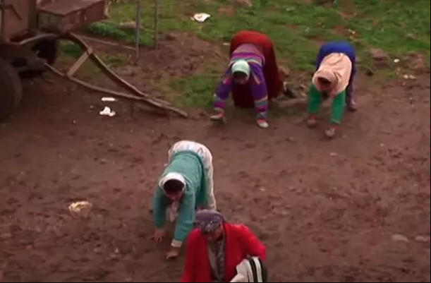 Ξαναγράφει τα κεφάλαια της ανθρώπινης εξέλιξης η οικογένεια που περπατάει στα τέσσερα;