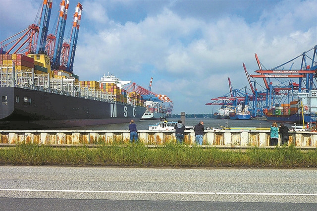 Σύγκρουση πλοίων στο Σουέζ