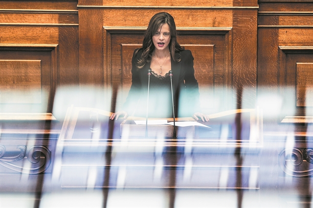 Ποιοι – και γιατί – χτυπούν την Εφη