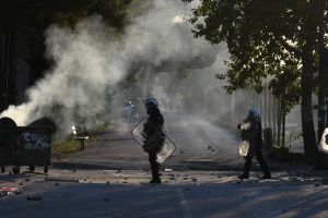 «Θα μπούμε στον κόσμο, θα πέσει ξύλο» – Βίντεο με αστυνομικούς στη Λάρισα