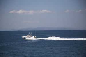 Διάσωση 61 μεταναστών που επέβαιναν σε ιστιοφόρο νότια της Σερίφου