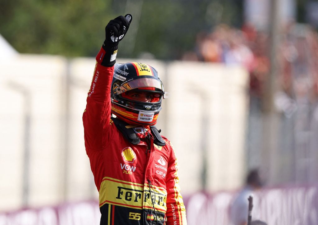 Εγινε το θαύμα στη Ferrari: Pole Position για Σαινθ, πίσω του ο Φερστάπεν