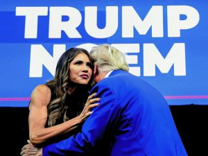 Θα γίνει η κυβερνήτης της Νότιας Ντακότα «No 2» του Ντόναλντ Τραμπ;