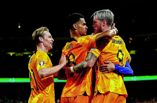 Κλεφτές ματιές και στους άλλους ομίλους