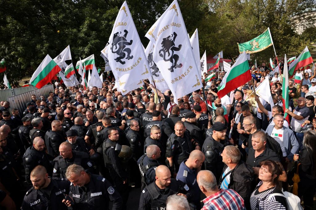 Συγκρούσεις στη Βουλγαρία: Διαδηλωτές διαφωνούν με τη στήριξη στην Ουκρανία