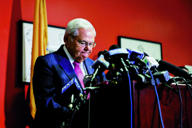 Αντικρούει τις κατηγορίες και δηλώνει ότι δεν σκοπεύει να παραιτηθεί