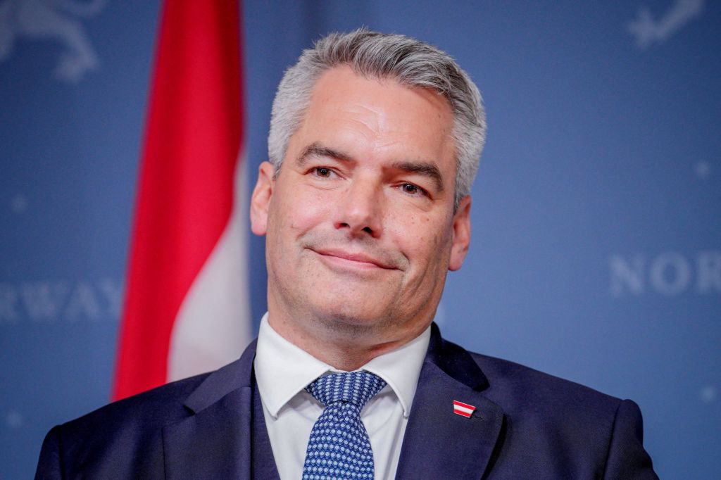 Αυστριακός Καγκελάριος: Οι φτωχοί ας ταΐζουν τα παιδιά τους fast food γιατί είναι φθηνό