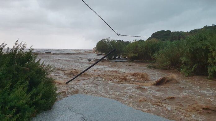Αγνοείται νιόπαντρο ζευγάρι στο Πήλιο – Παρασύρθηκε η εξοχική κατοικία που διέμεναν
