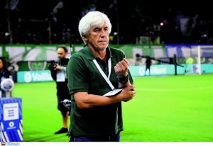 Δεν μπορούσε να τους βγάλει και να τους ξαναβάλει