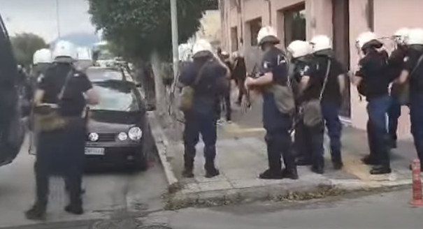 Ένταση και χημικά σε διαμαρτυρία στην Πάτρα για τη δολοφονία του Αντώνη