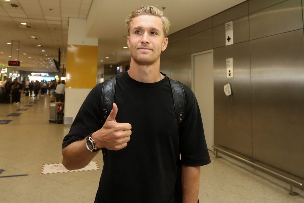 Ολυμπιακός: Εφτασε στην Αθήνα ο Σολμπάκεν (vids, pics)