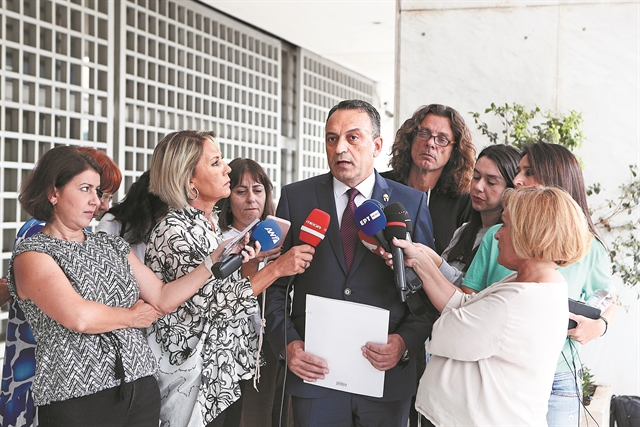 Φαρσοκωμωδία με τους «Σπαρτιάτες»