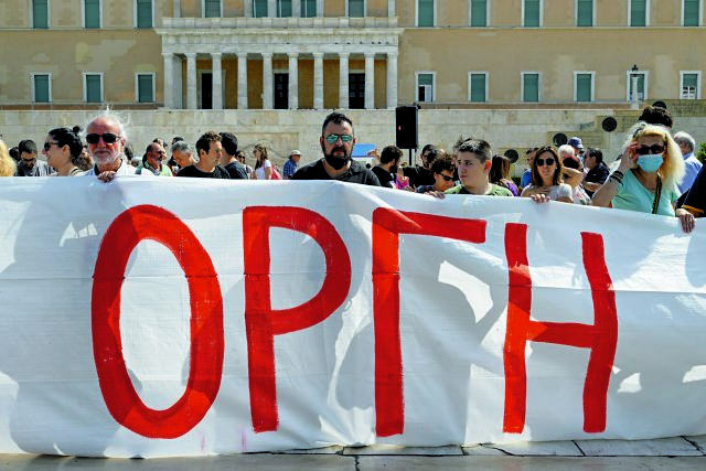 Αγανακτίστας και τυμβωρύχοι