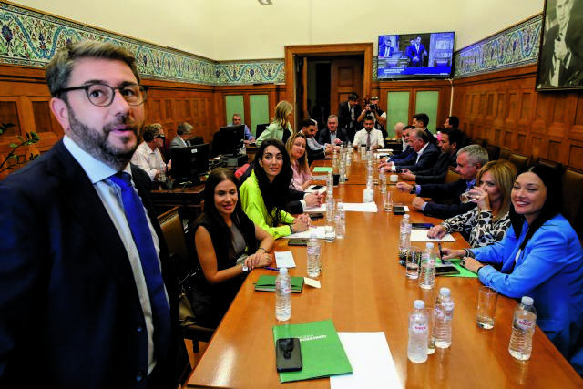 Ο Φάμελλος με το σπίρτο