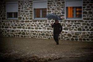 Κακοκαιρία Elias: Δραματική νύχτα στο Βόλο, υπερχείλισε ο Κραυσίδωνας