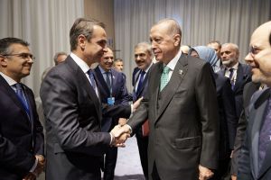 Bloomberg: «Άσσος στο μανίκι» της Ελλάδας η οικονομική κρίση της Τουρκίας