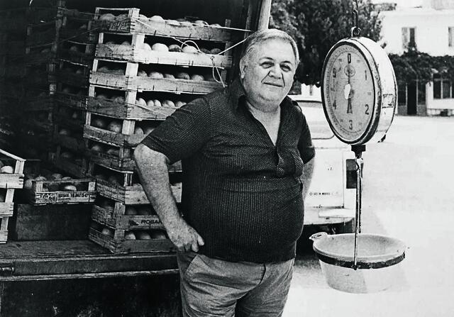 Παίζουν το τραγούδι μας*