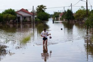 Χρησιμοποιείστε μόνο εμφιαλωμένο νερό, μην καταναλώνετε τρόφιμα