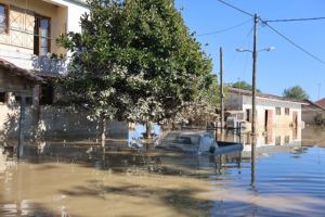 Κακοκαιρία Daniel: «Σαν να χτύπησαν 8,5 Ρίχτερ τον Θεσσαλικό κάμπο» – Οι κίνδυνοι για σπίτια και οι προτάσεις του καθηγητή Καρύδη