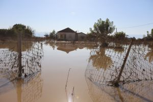 Ανεβαίνει επικίνδυνα η στάθμη νερού στη λίμνη Κάρλα