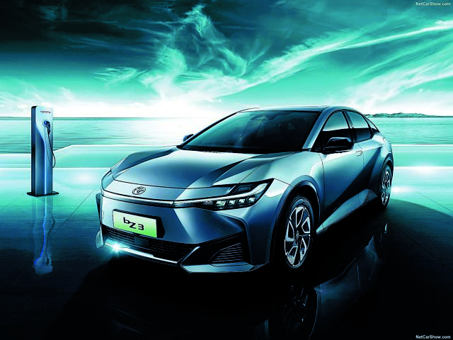 Toyota: Φουλ ηλεκτρικά και αυτονομία έως 800 χλμ.